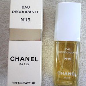 CHANEL No 19 Eau Deodorante - spray deodorant in box -- 3.5 oz/100 ml NEVER USED